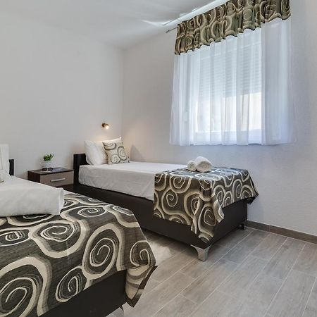 ויר Apartmani Kastelina מראה חיצוני תמונה