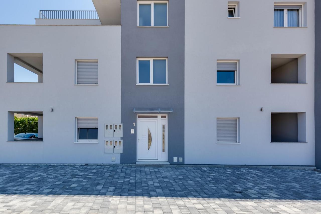 ויר Apartmani Kastelina מראה חיצוני תמונה